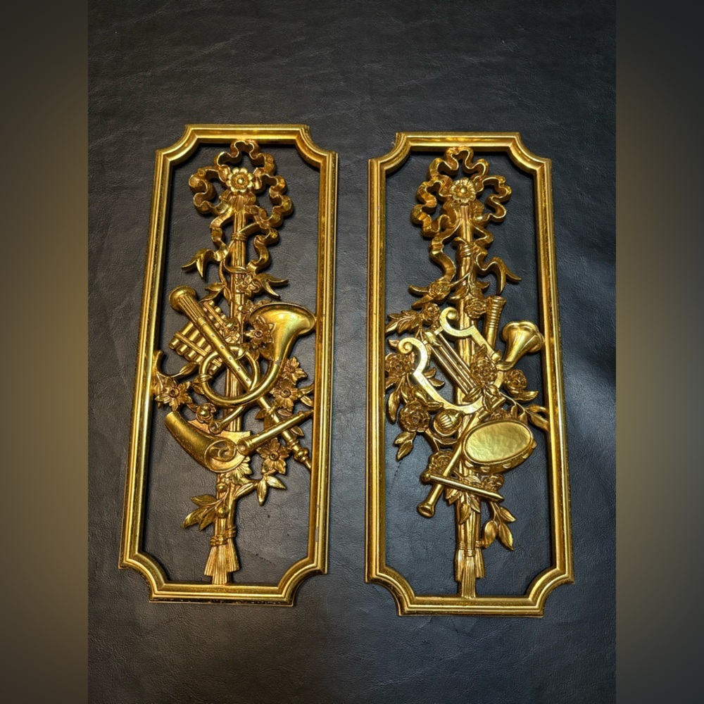 Vintage pair of HOMCO musical instrument wall plaques